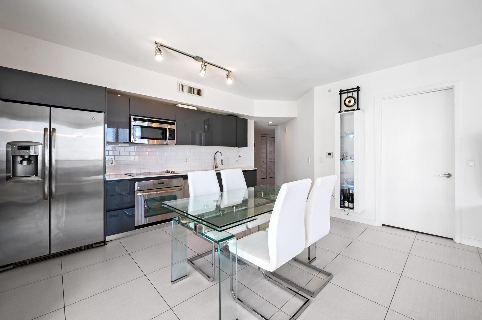 31 SE 6th St #2002, Miami FL 33131