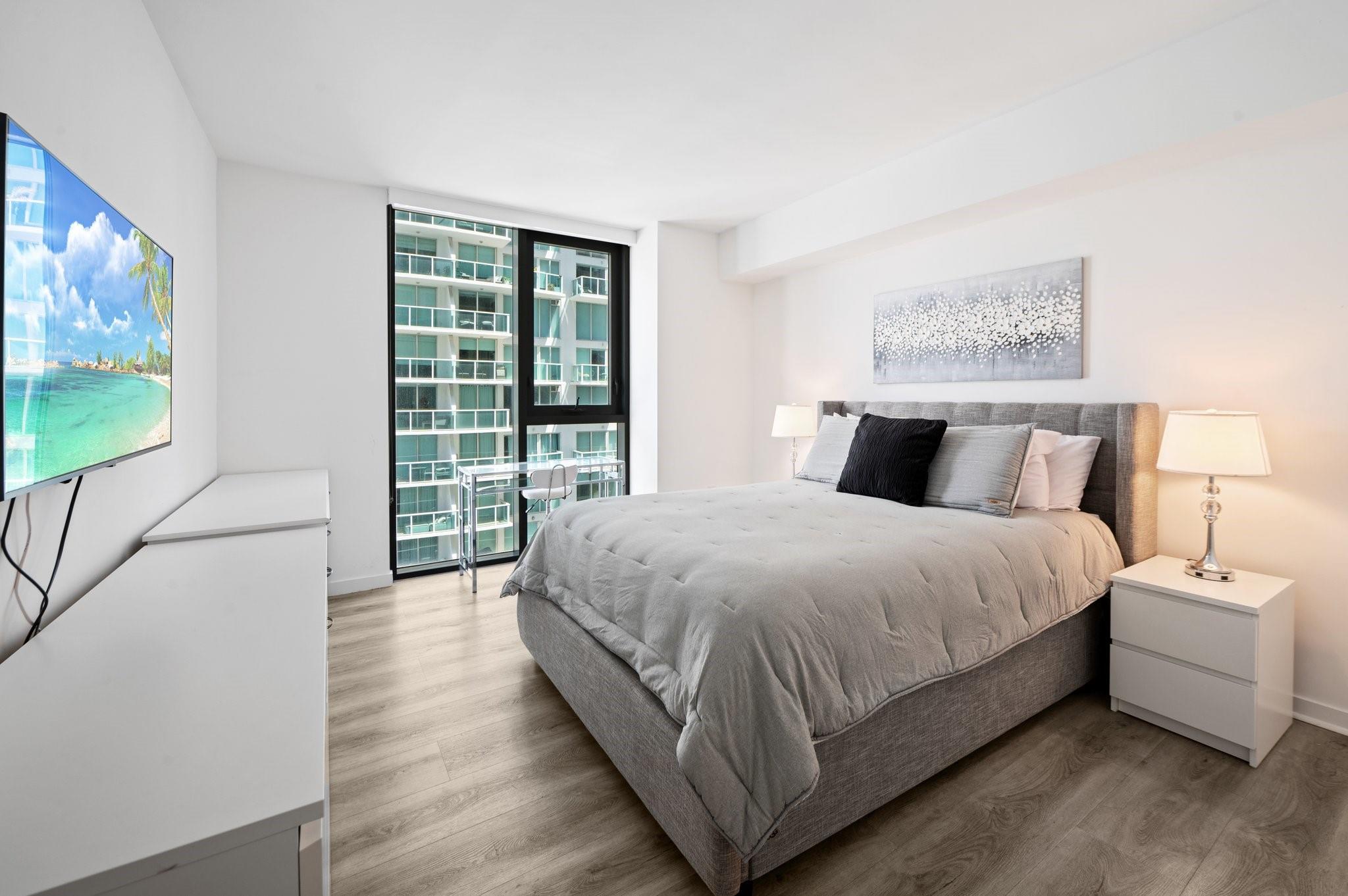 31 SE 6th St #2002, Miami FL 33131