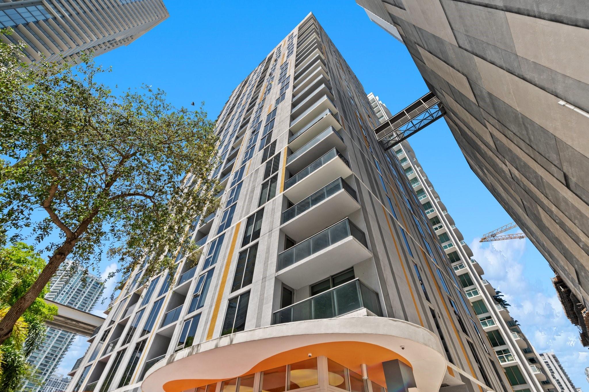 31 SE 6th St #2002, Miami FL 33131