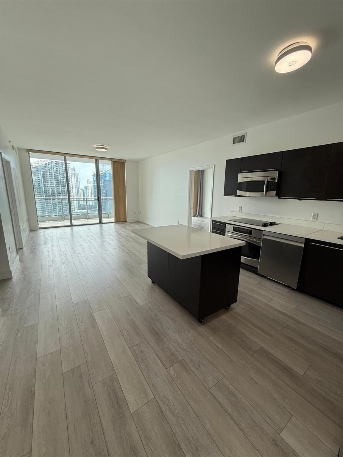90 SW 3rd St #3912, Miami FL 33130