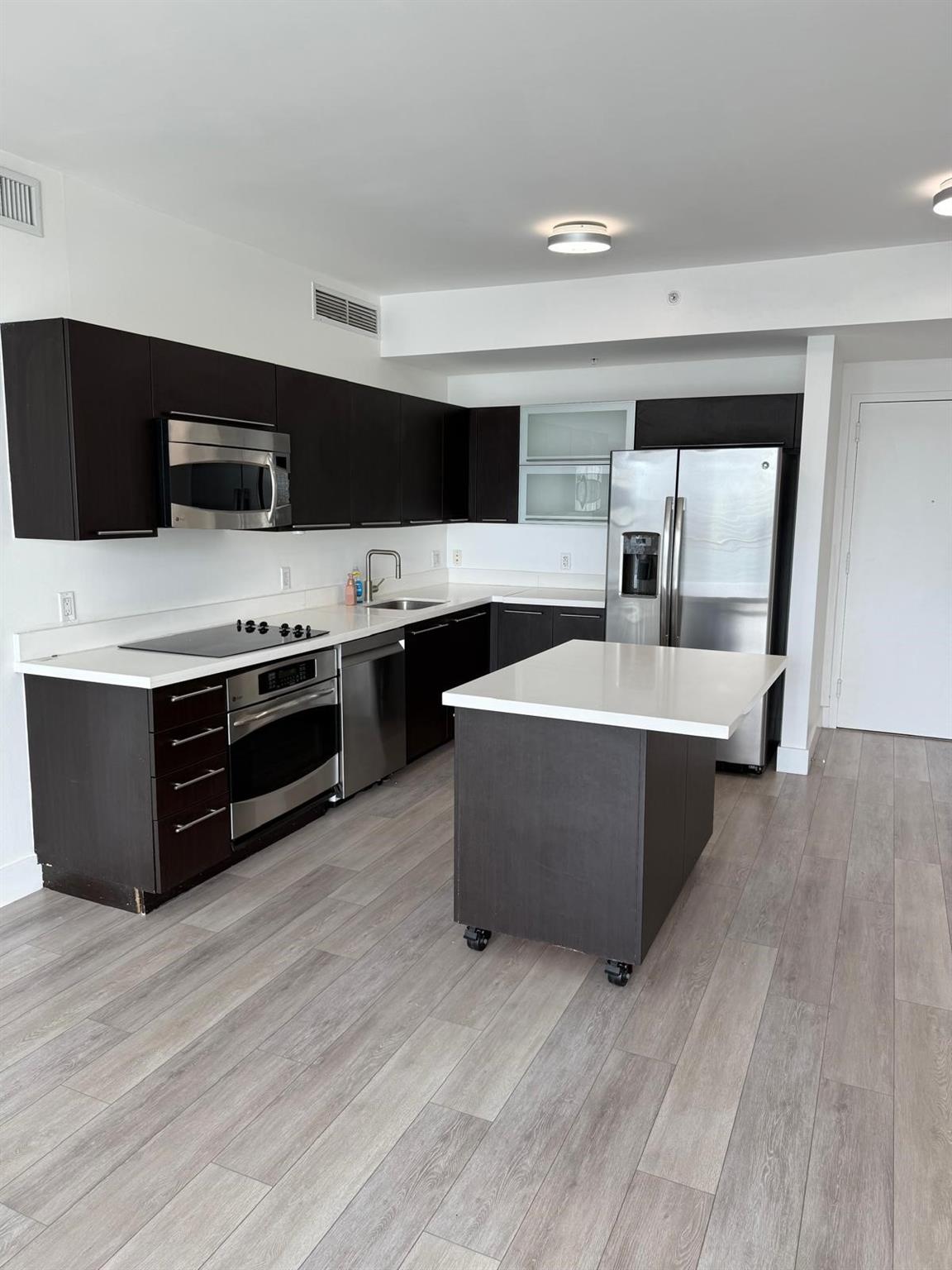 90 SW 3rd St #3912, Miami FL 33130