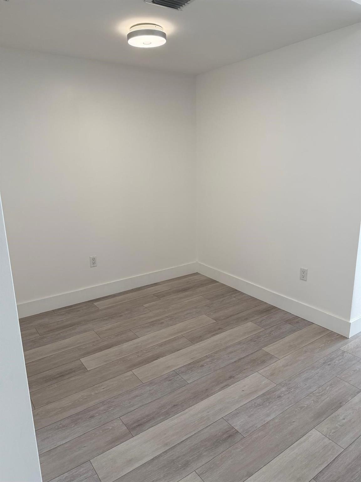 90 SW 3rd St #3912, Miami FL 33130
