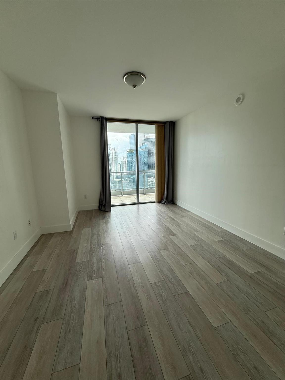 90 SW 3rd St #3912, Miami FL 33130