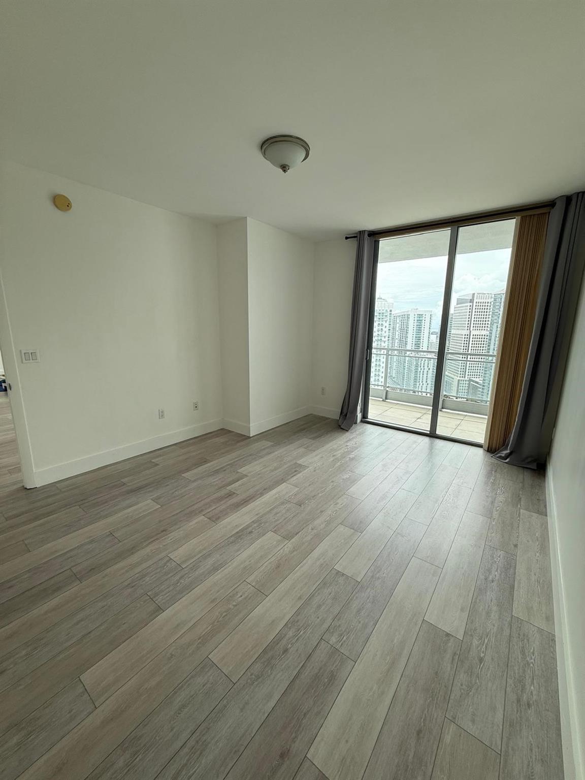 90 SW 3rd St #3912, Miami FL 33130