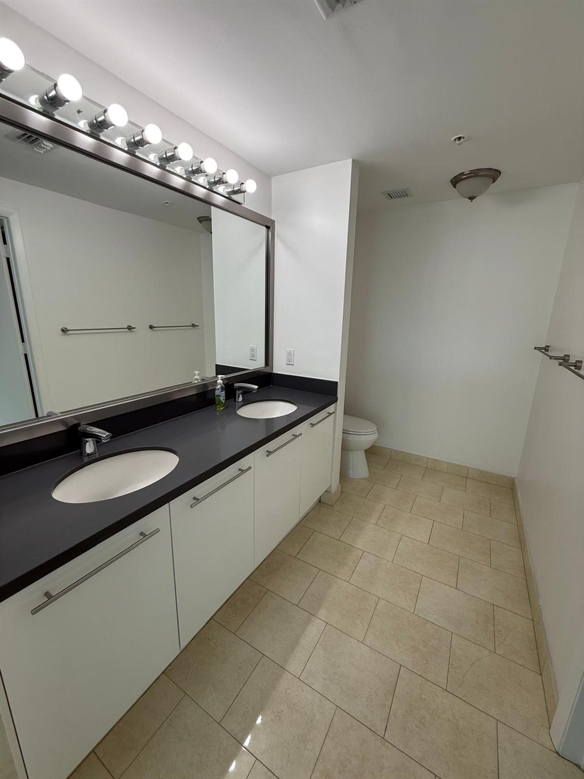 90 SW 3rd St #3912, Miami FL 33130