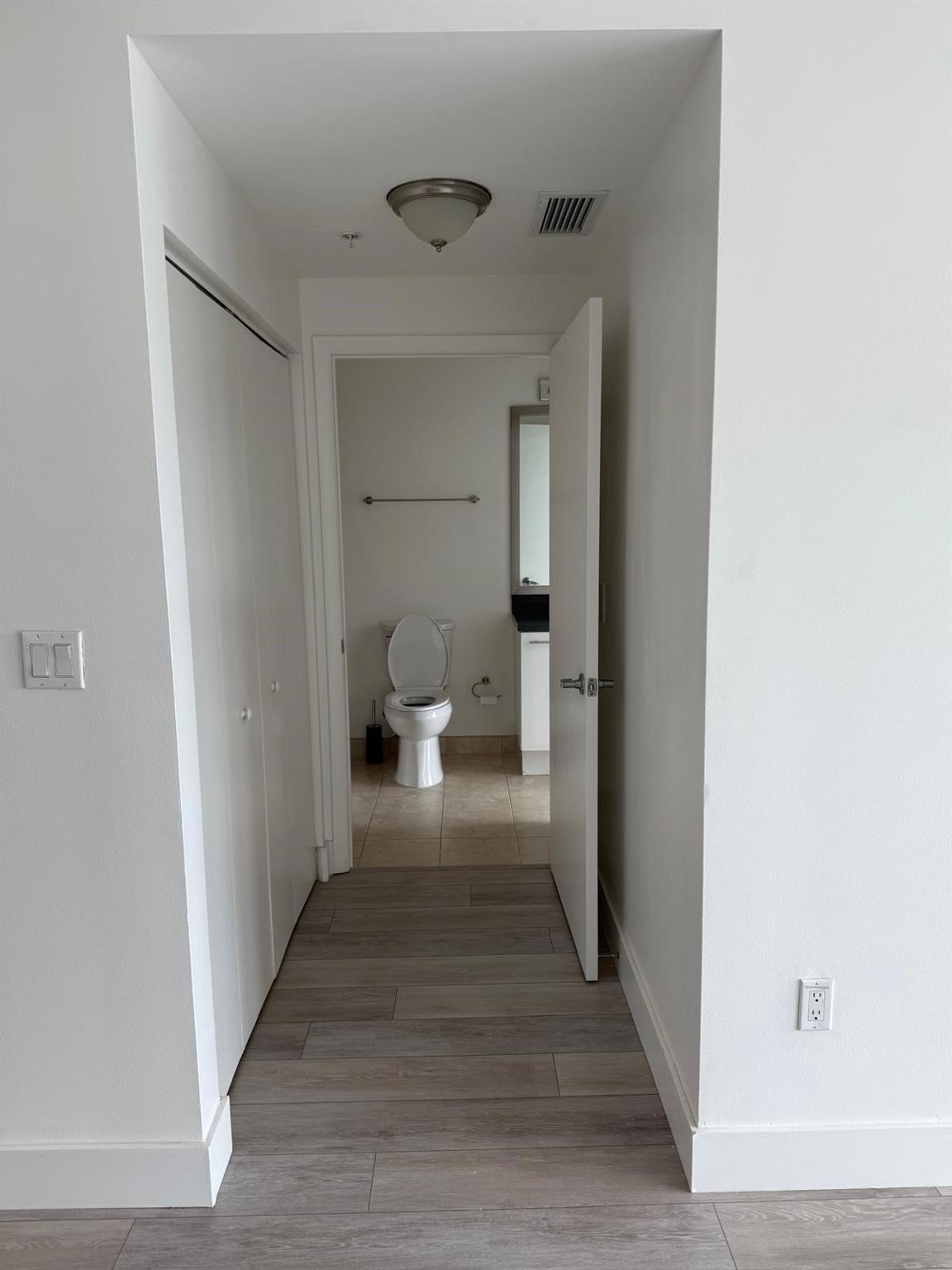 90 SW 3rd St #3912, Miami FL 33130