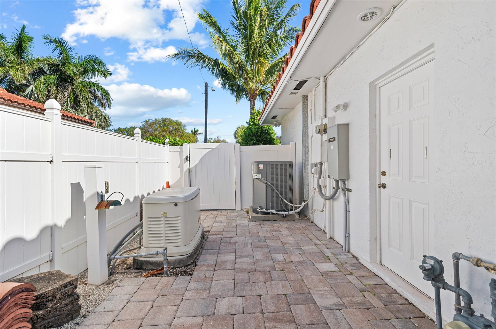 3250 Spanish River, Pompano Beach FL 33062