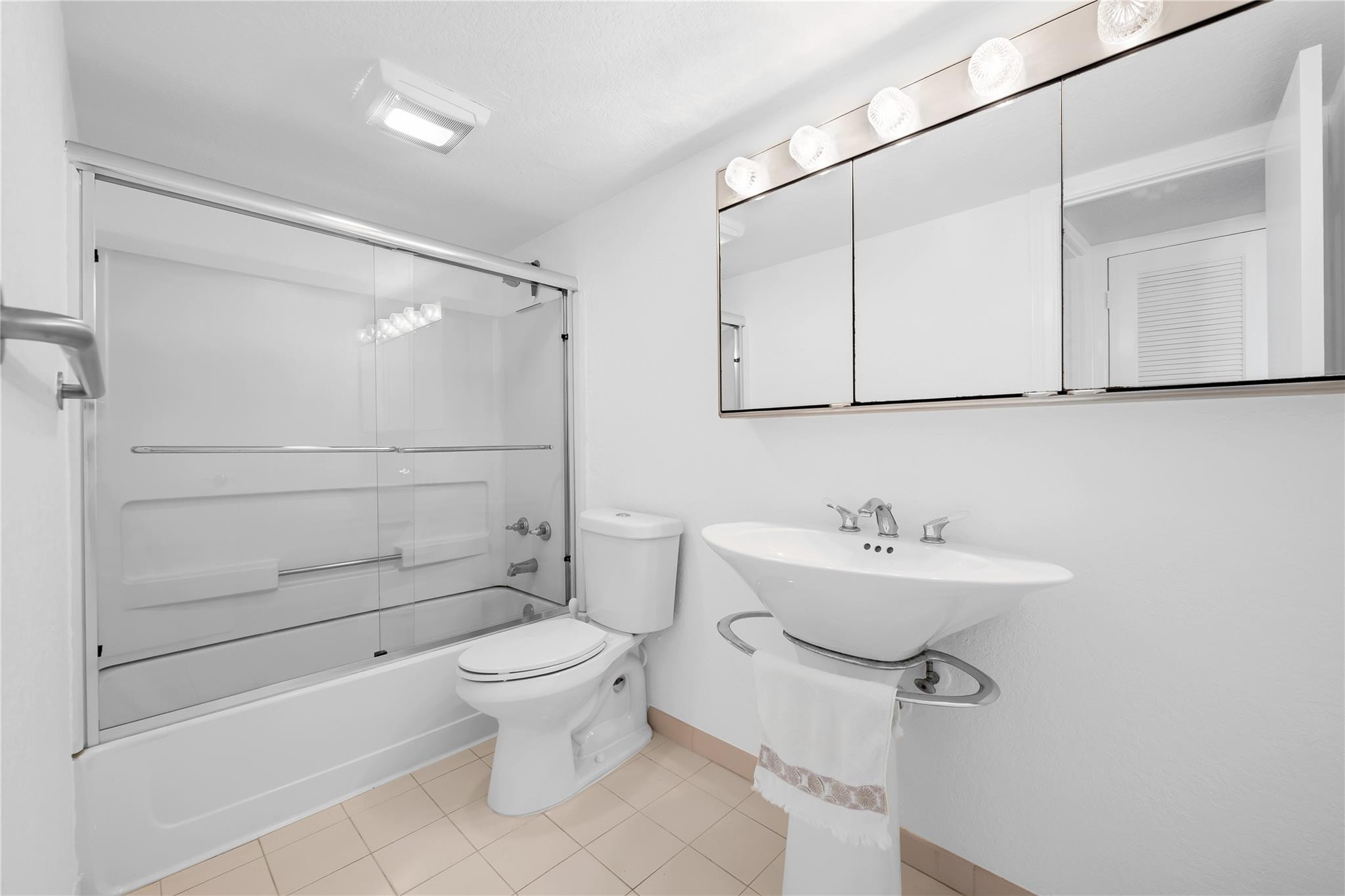 4800 Bayview #306, Fort Lauderdale FL 33308