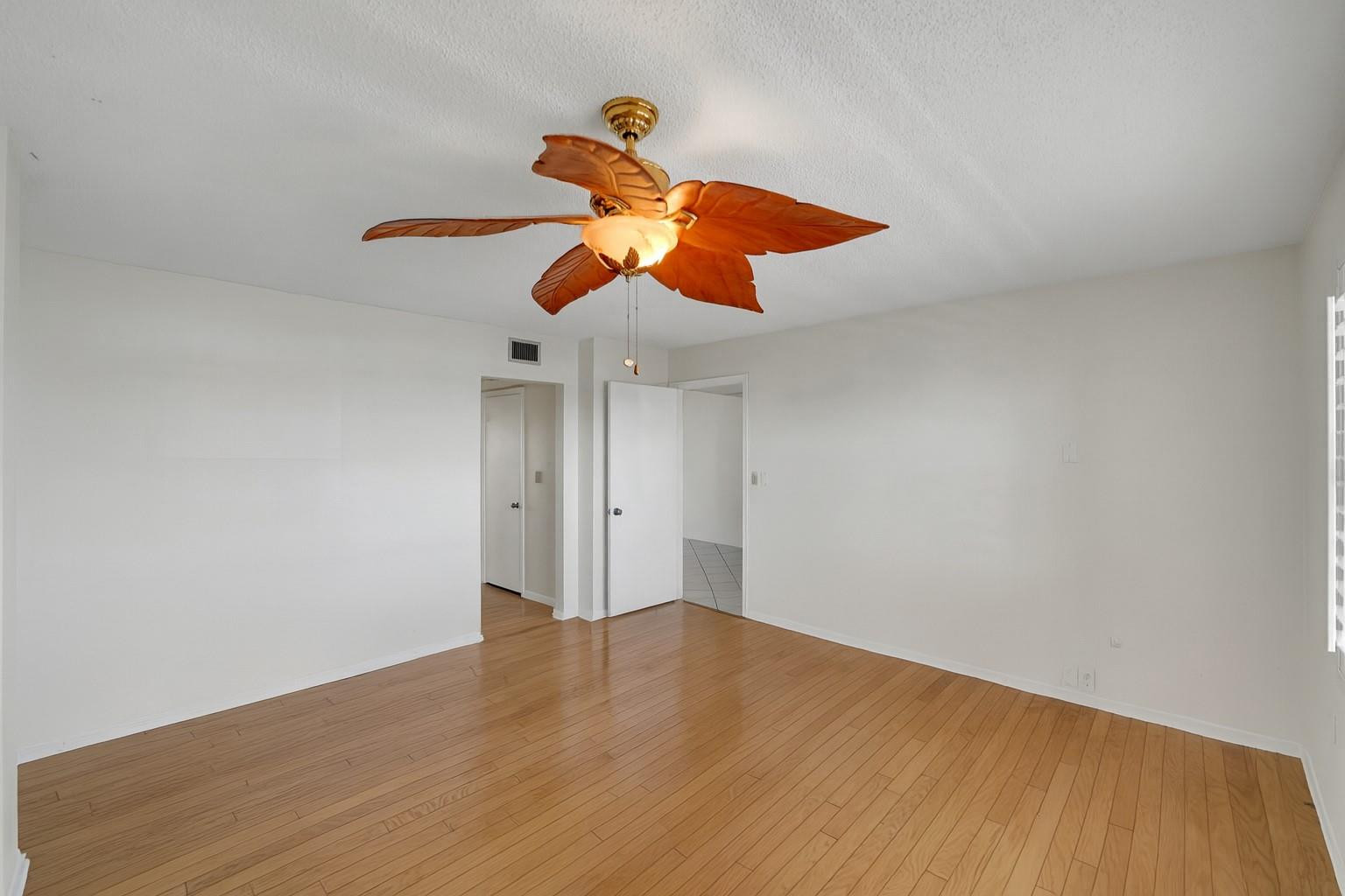 3100 NE 48th #907, Fort Lauderdale FL 33308