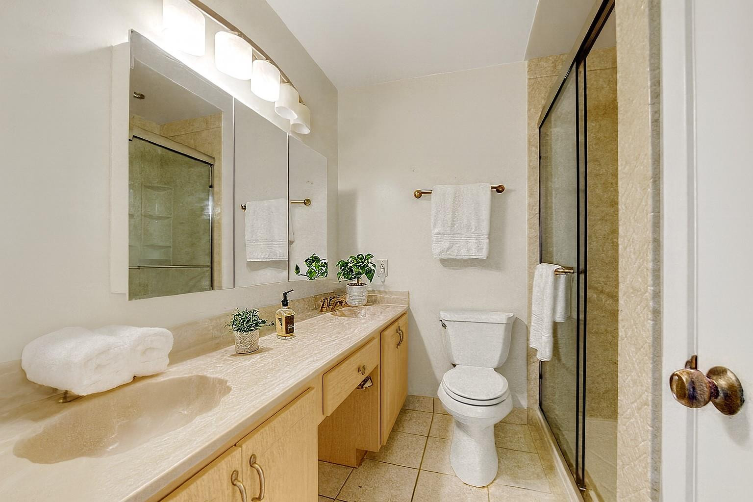 3100 NE 48th #907, Fort Lauderdale FL 33308