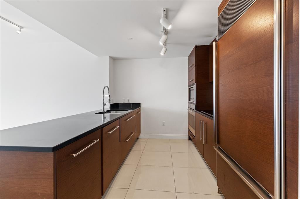 465 Brickell #2706, Miami FL 33131