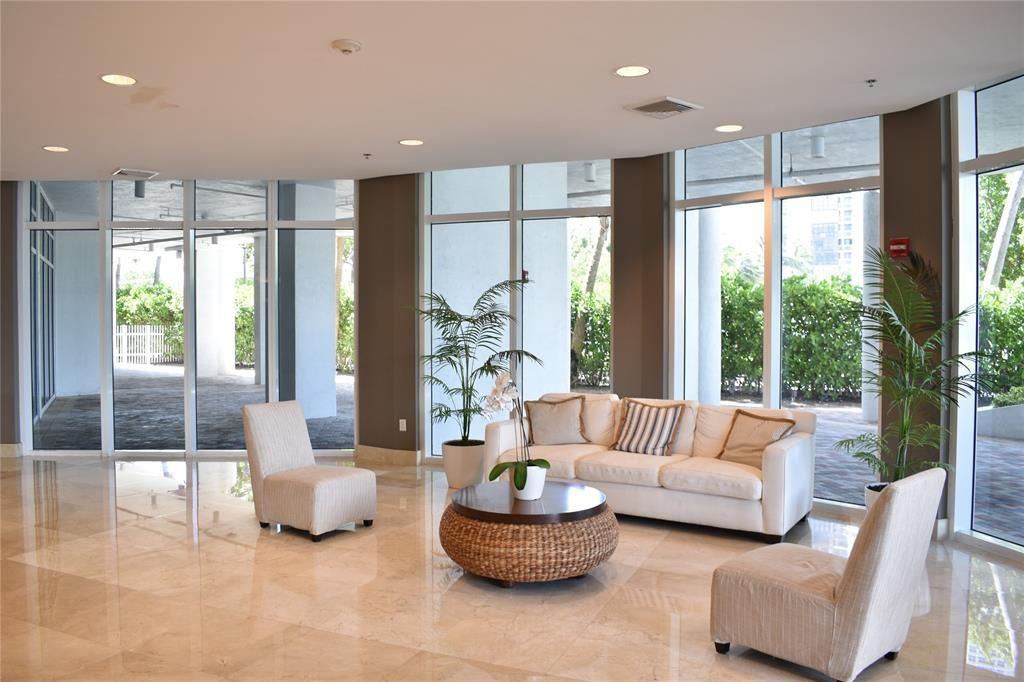 Miami Beach FL 33141 - F10529451