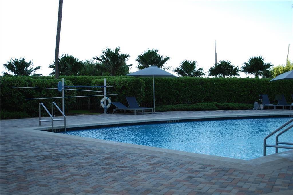 Miami Beach FL 33141 - F10529451
