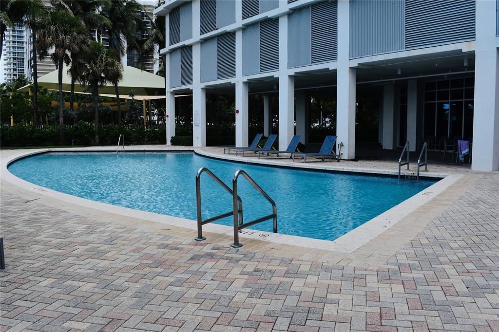 Miami Beach FL 33141 - F10529451