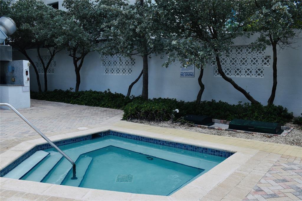 Miami Beach FL 33141 - F10529451