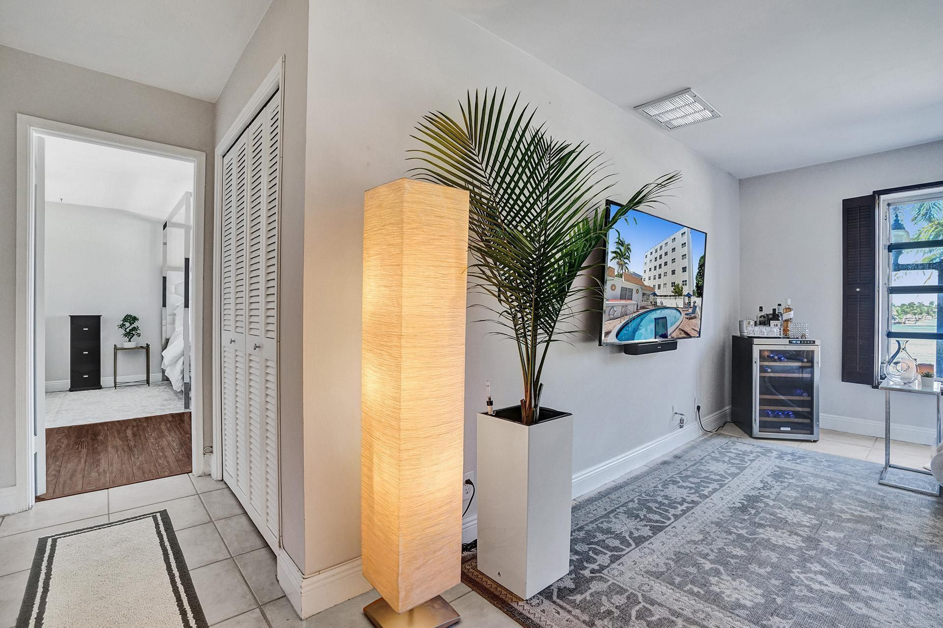 1770 E Las Olas #204, Fort Lauderdale FL 33301