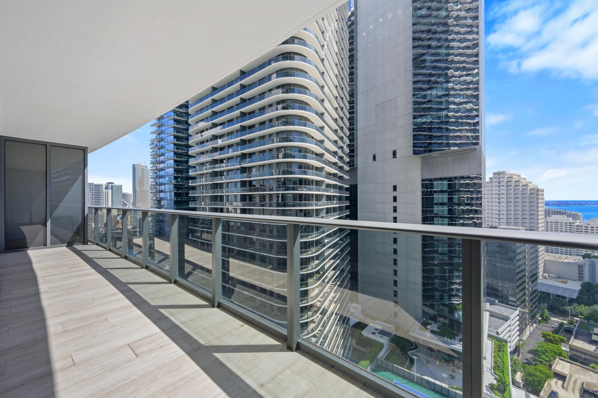 45 SW 9th St #2602, Miami FL 33130