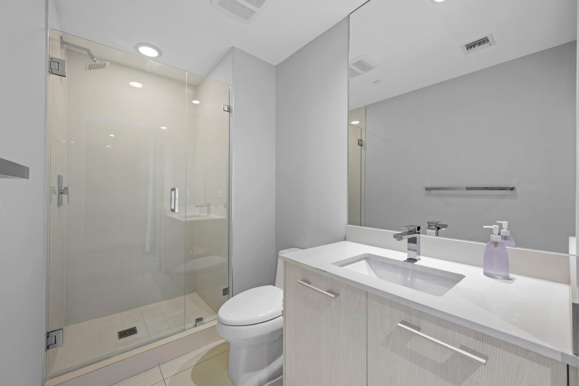 45 SW 9th St #2602, Miami FL 33130