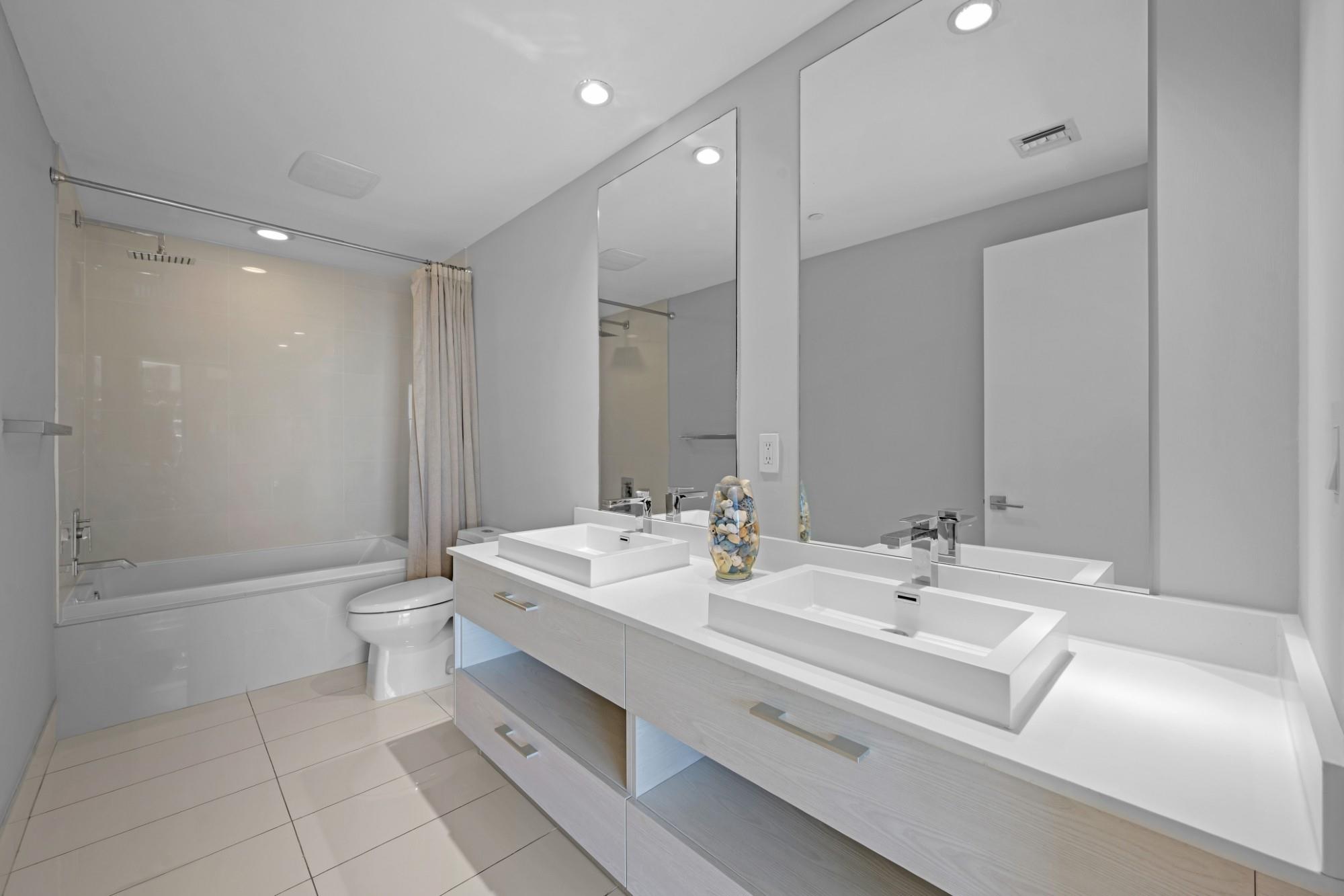 45 SW 9th St #2602, Miami FL 33130