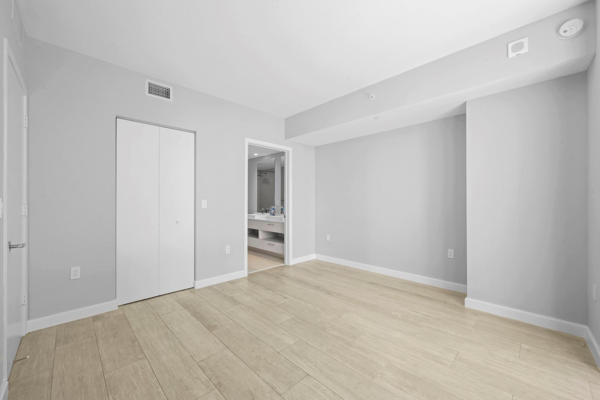 45 SW 9th St #2602, Miami FL 33130