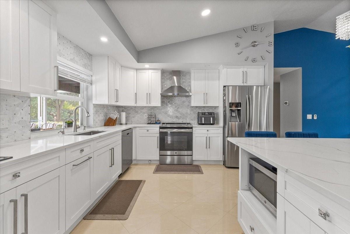 10082 Harbourtown Ct, Boca Raton FL 33498
