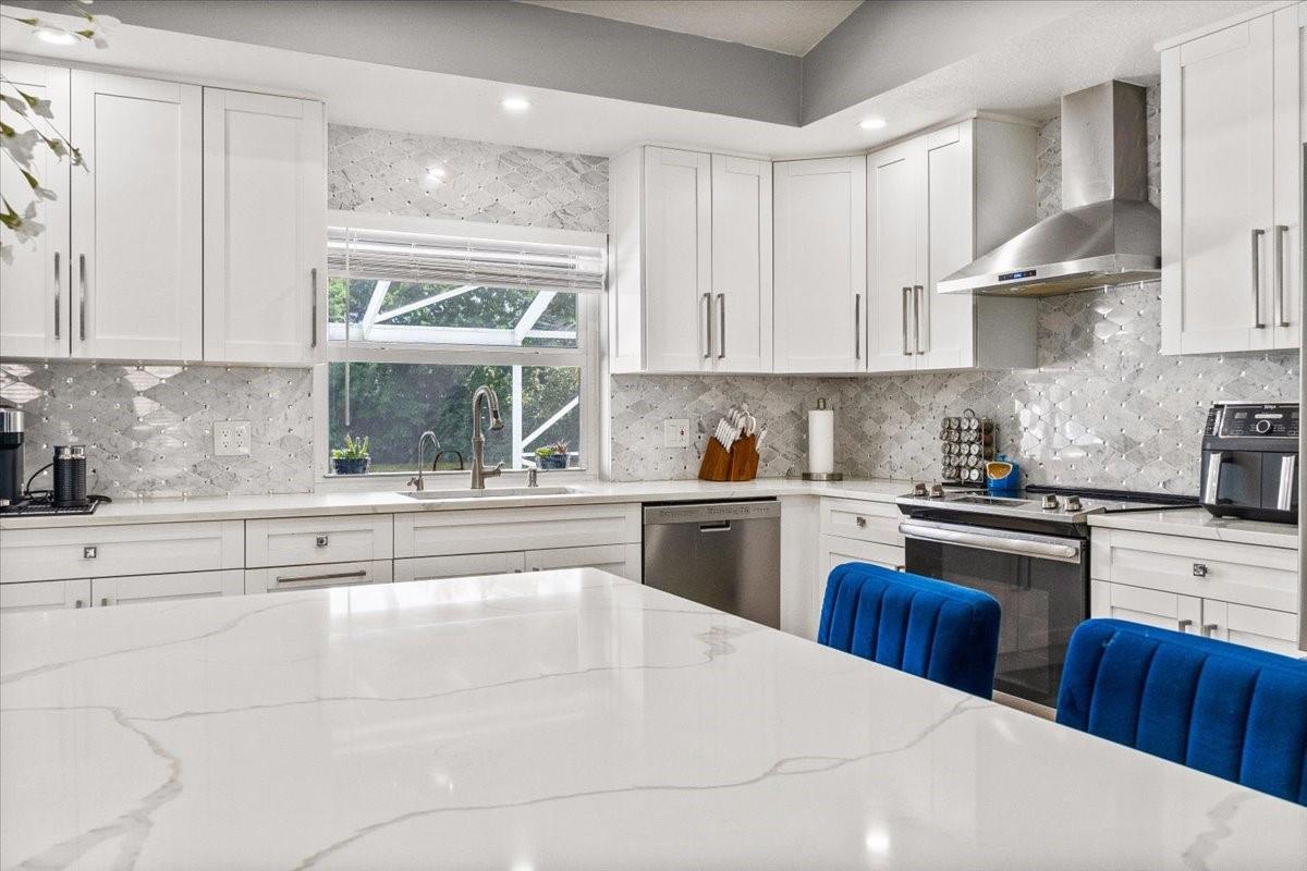 10082 Harbourtown Ct, Boca Raton FL 33498