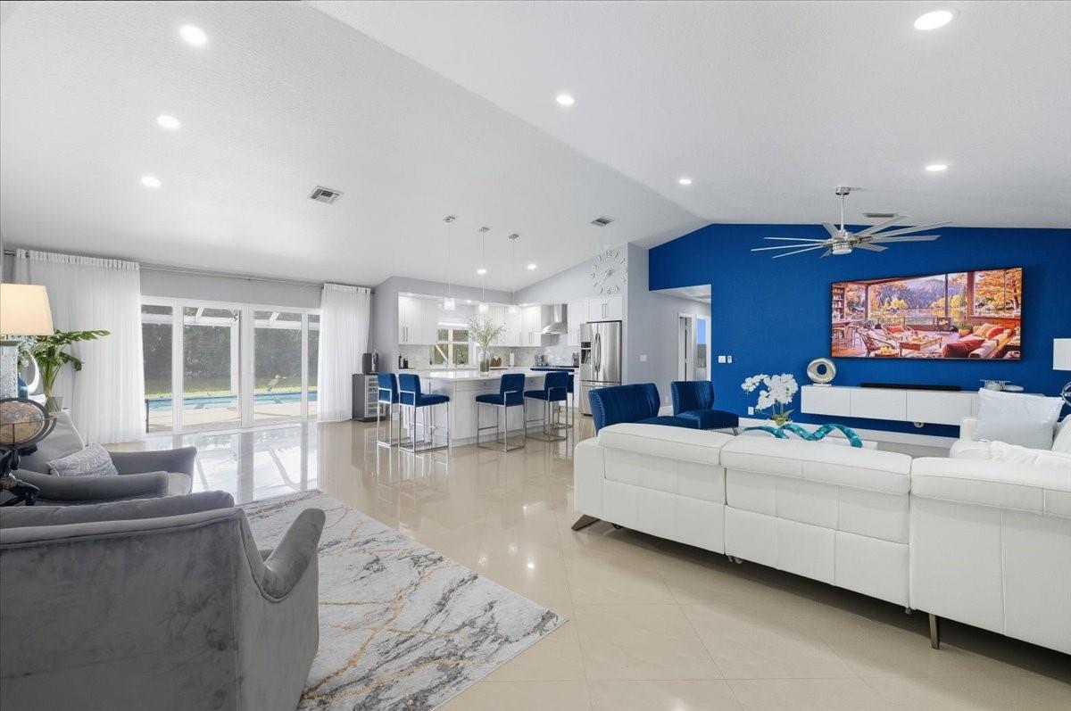 10082 Harbourtown Ct, Boca Raton FL 33498