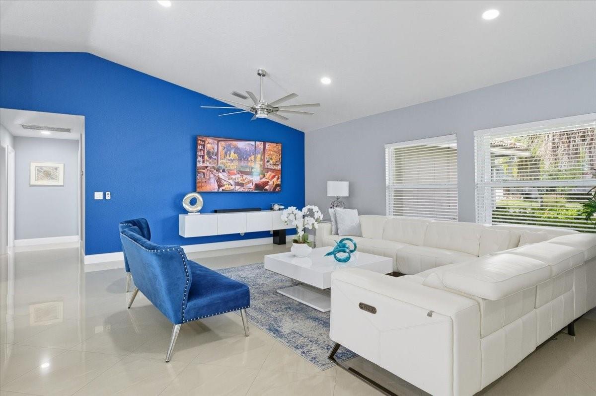 10082 Harbourtown Ct, Boca Raton FL 33498