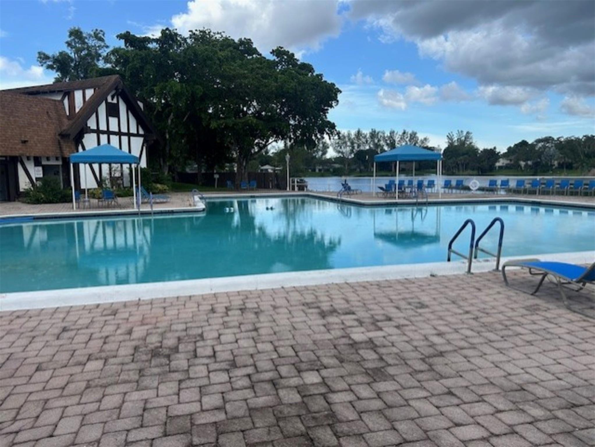 3720 Inverrary #1t, Lauderhill FL 33319