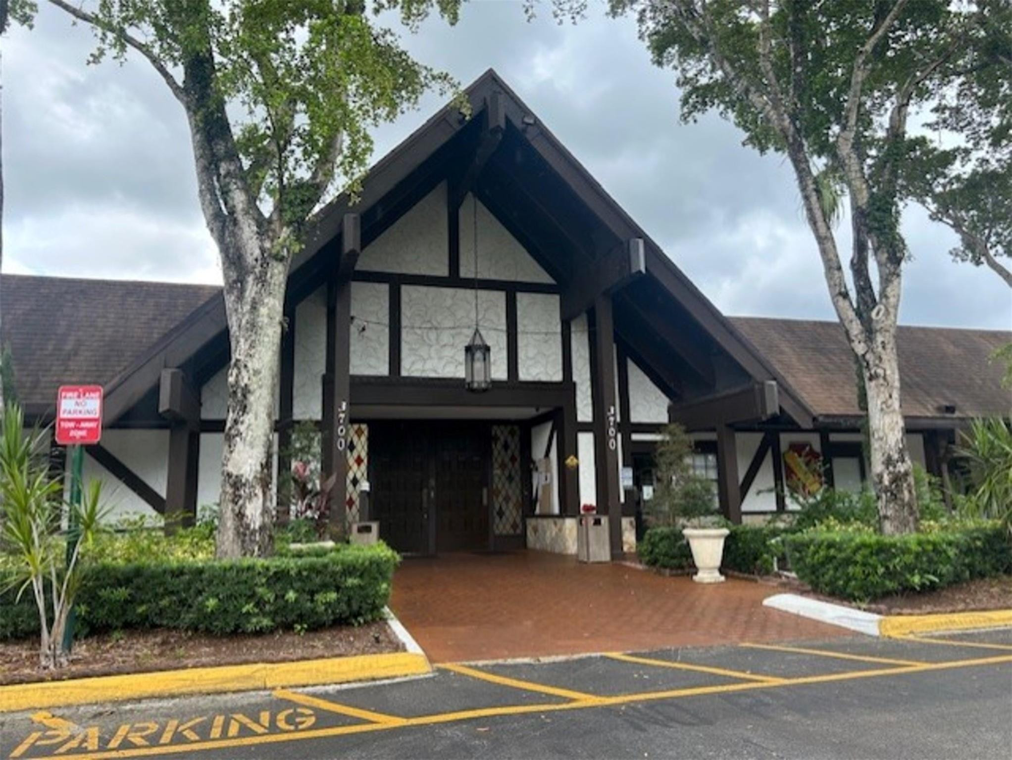 3720 Inverrary #1t, Lauderhill FL 33319