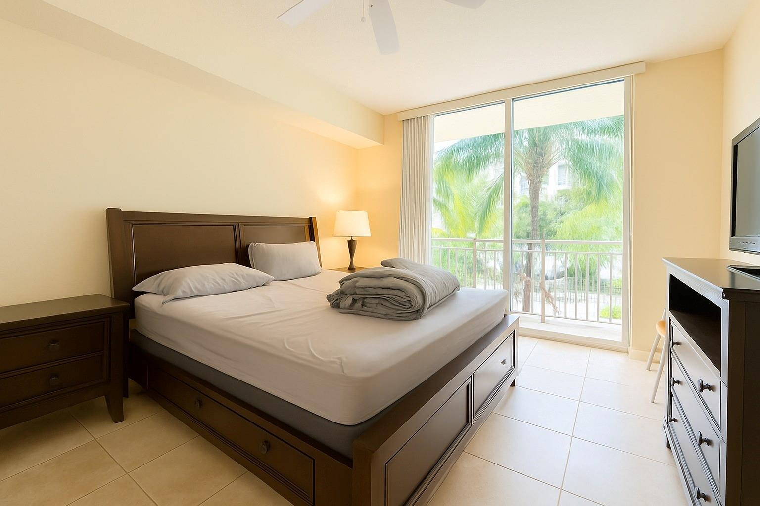 3001 NE 185th St #318, Miami FL 33180