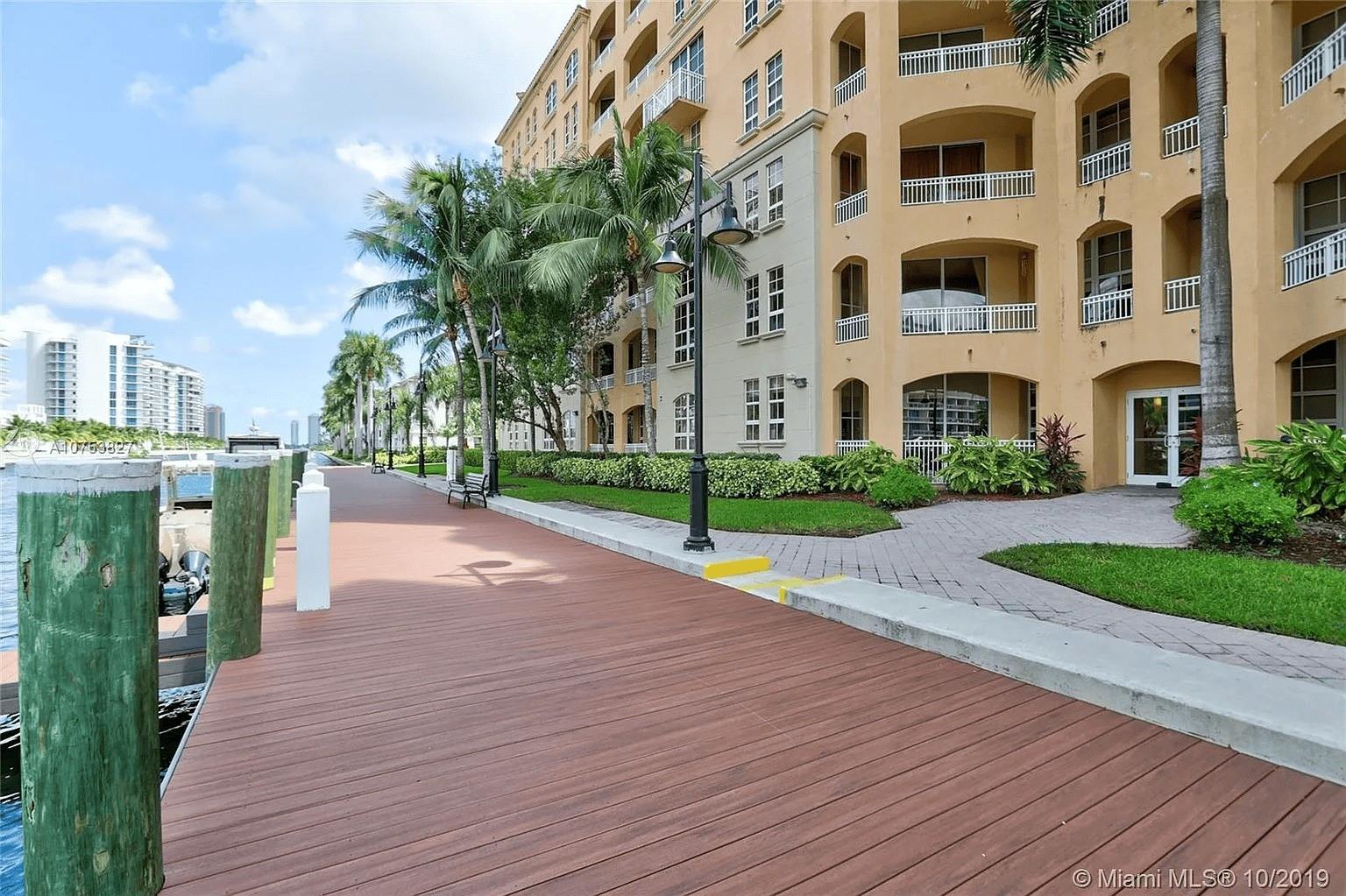 3001 NE 185th St #318, Miami FL 33180