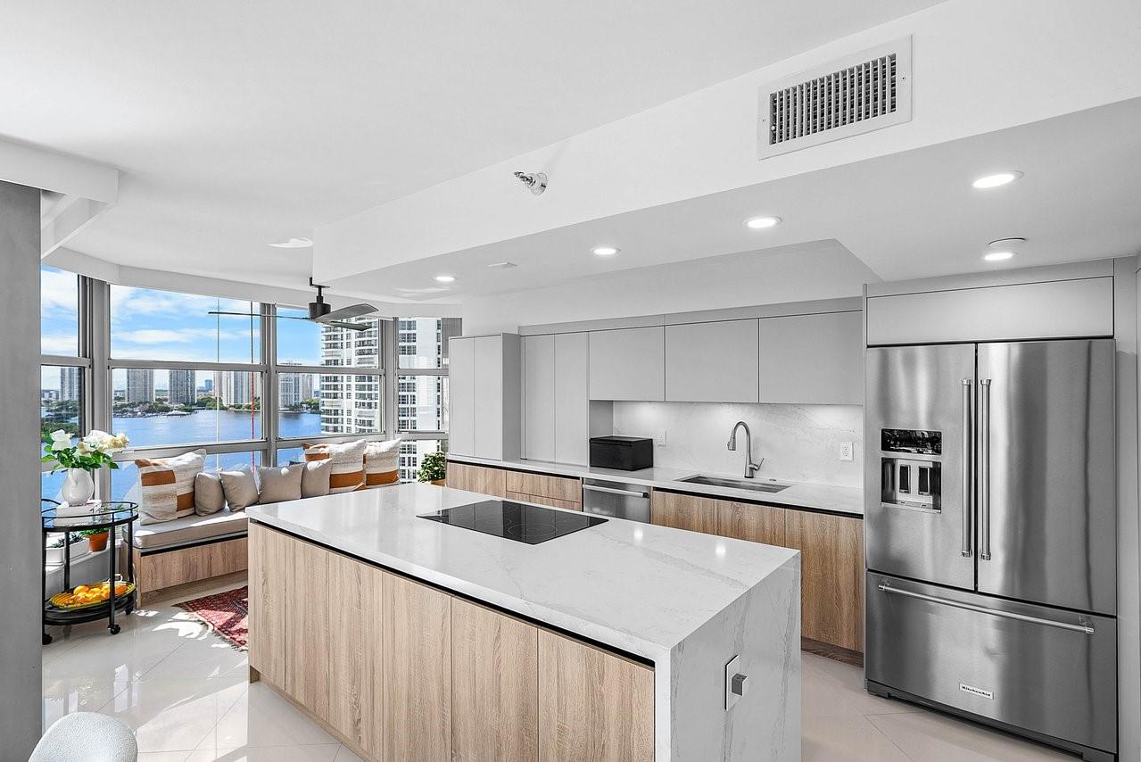 3500 Mystic Pointe Dr #1808, Aventura FL 33180