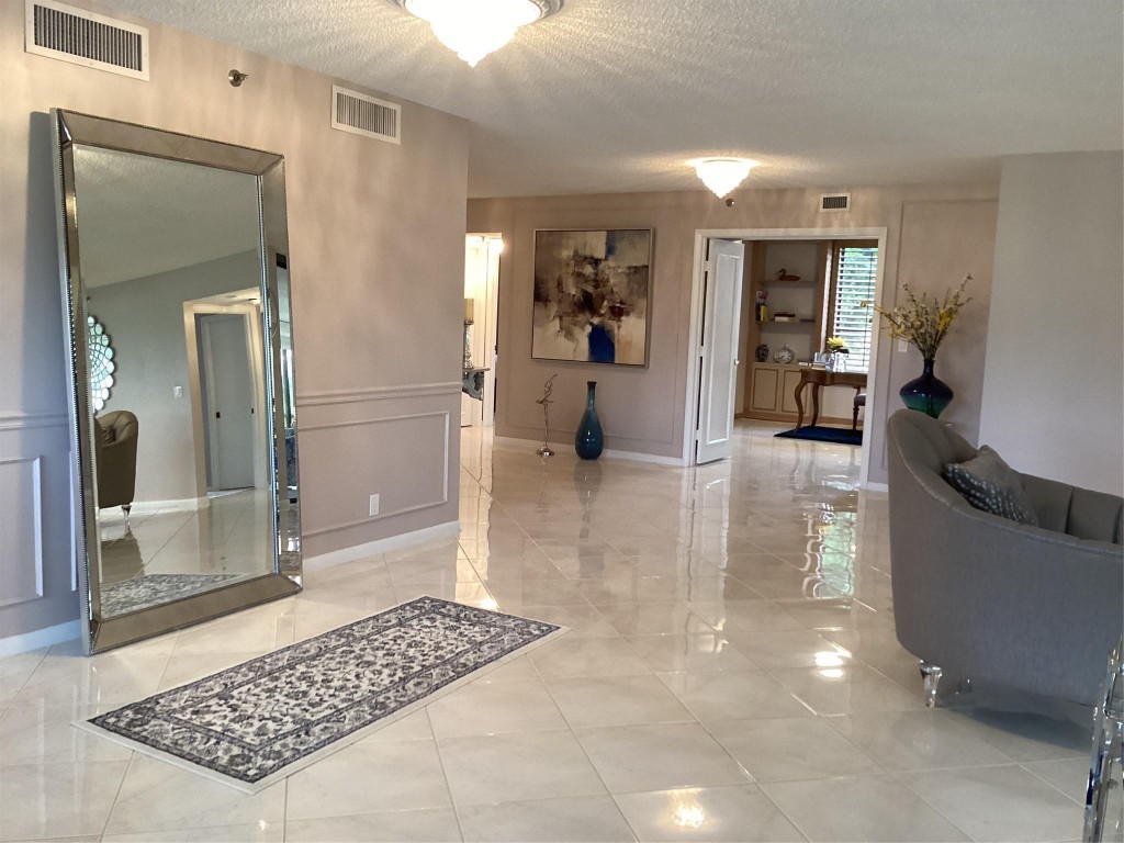 7567 Imperial #201, Boca Raton FL 33433