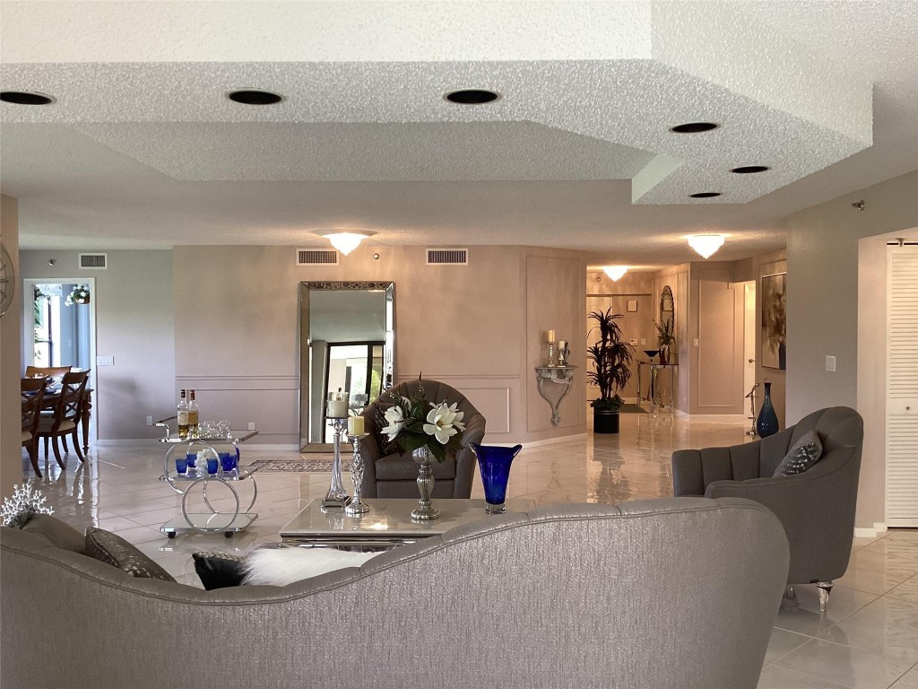 7567 Imperial #201, Boca Raton FL 33433