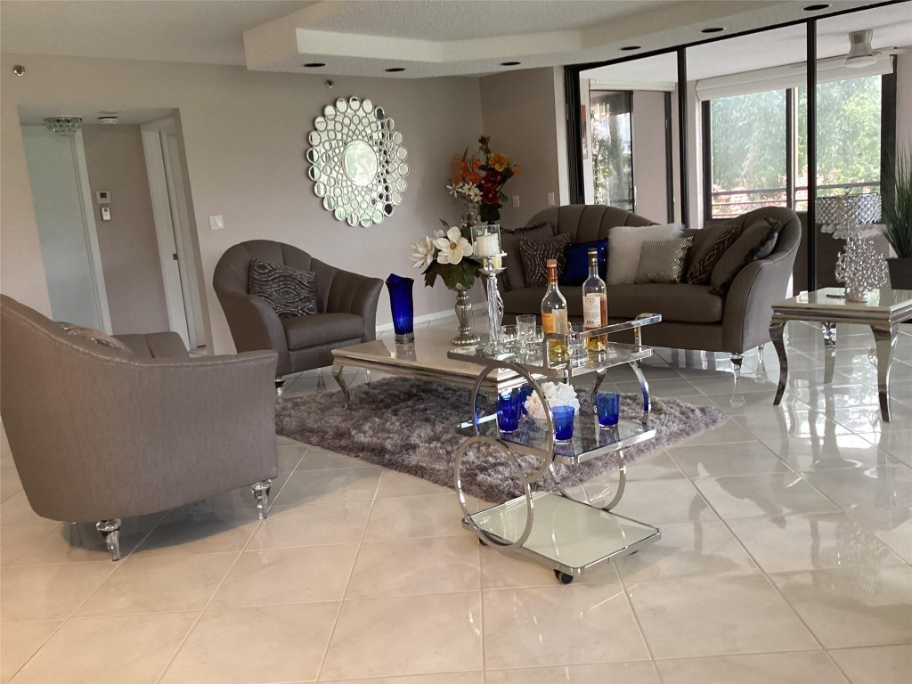 7567 Imperial #201, Boca Raton FL 33433