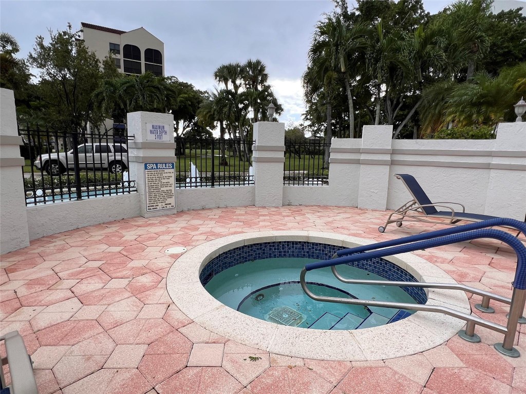 7567 Imperial #201, Boca Raton FL 33433