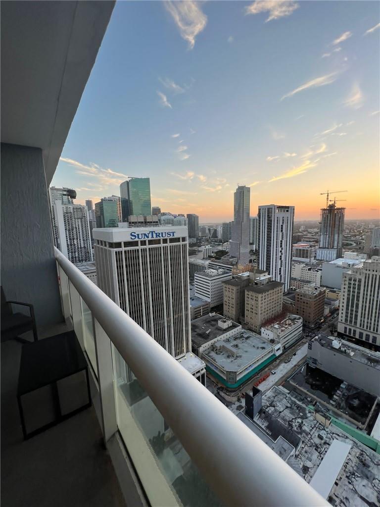 Miami FL 33132 - F10534273