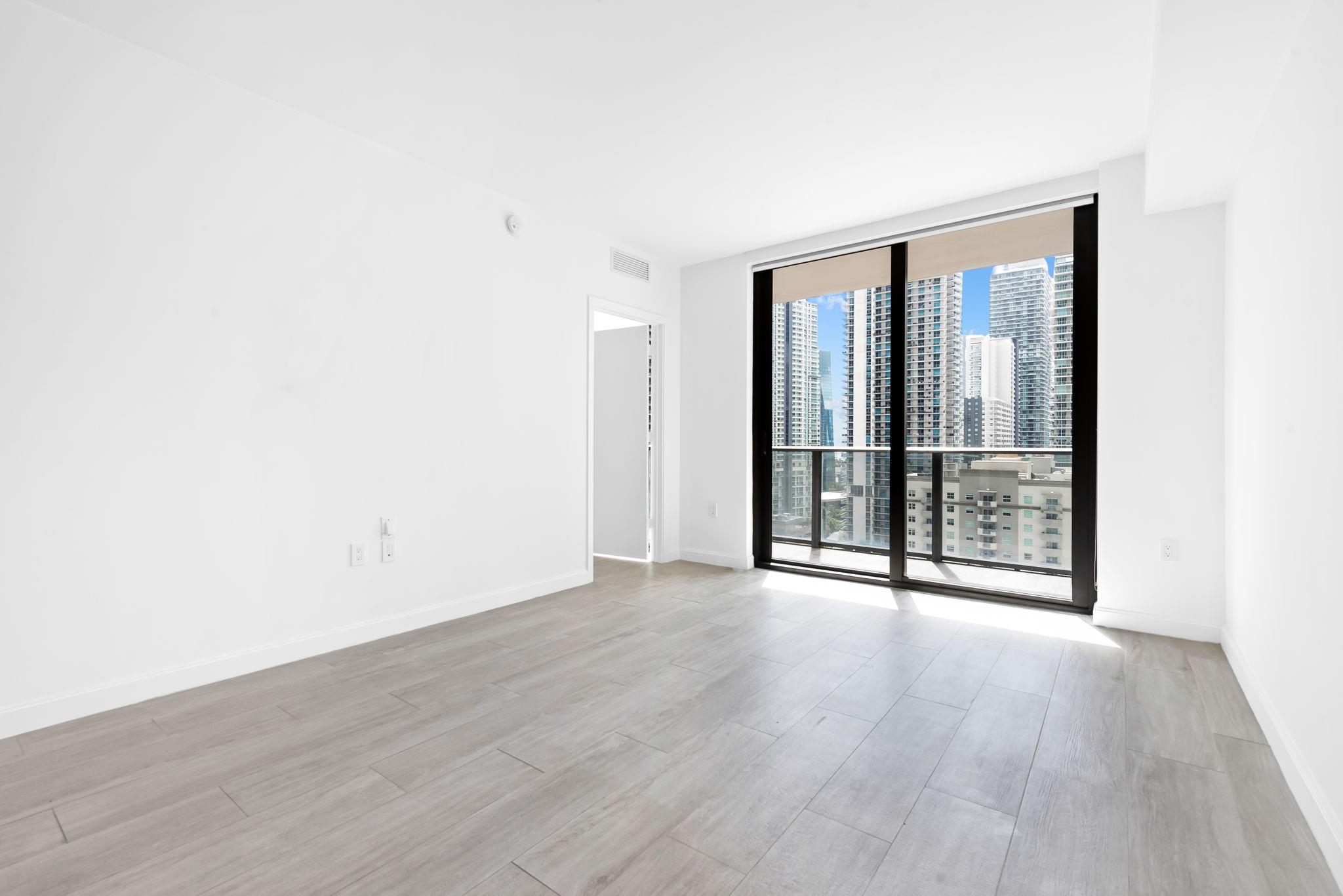 55 SW 9th St #1505, Miami FL 33130