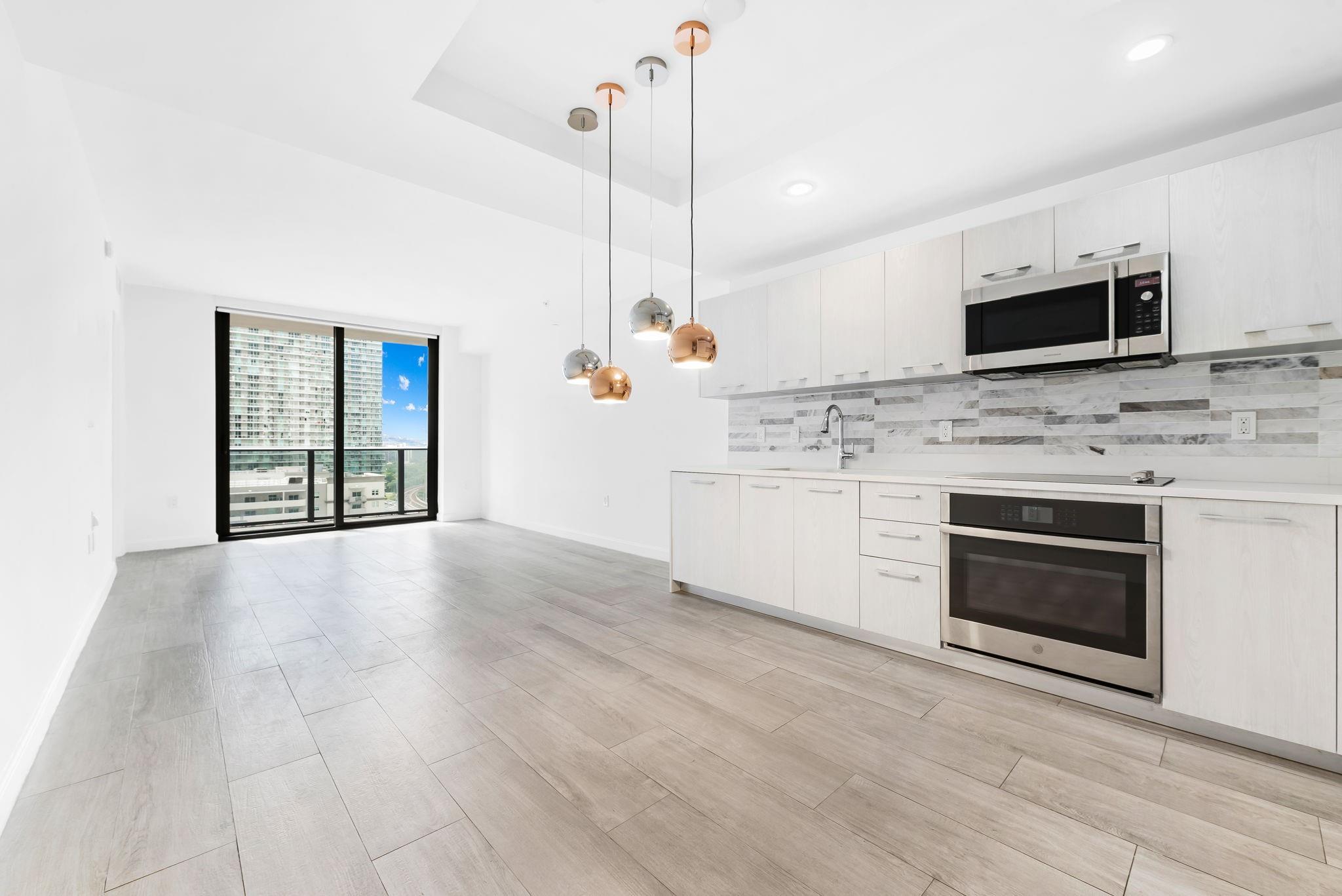 55 SW 9th St #1505, Miami FL 33130