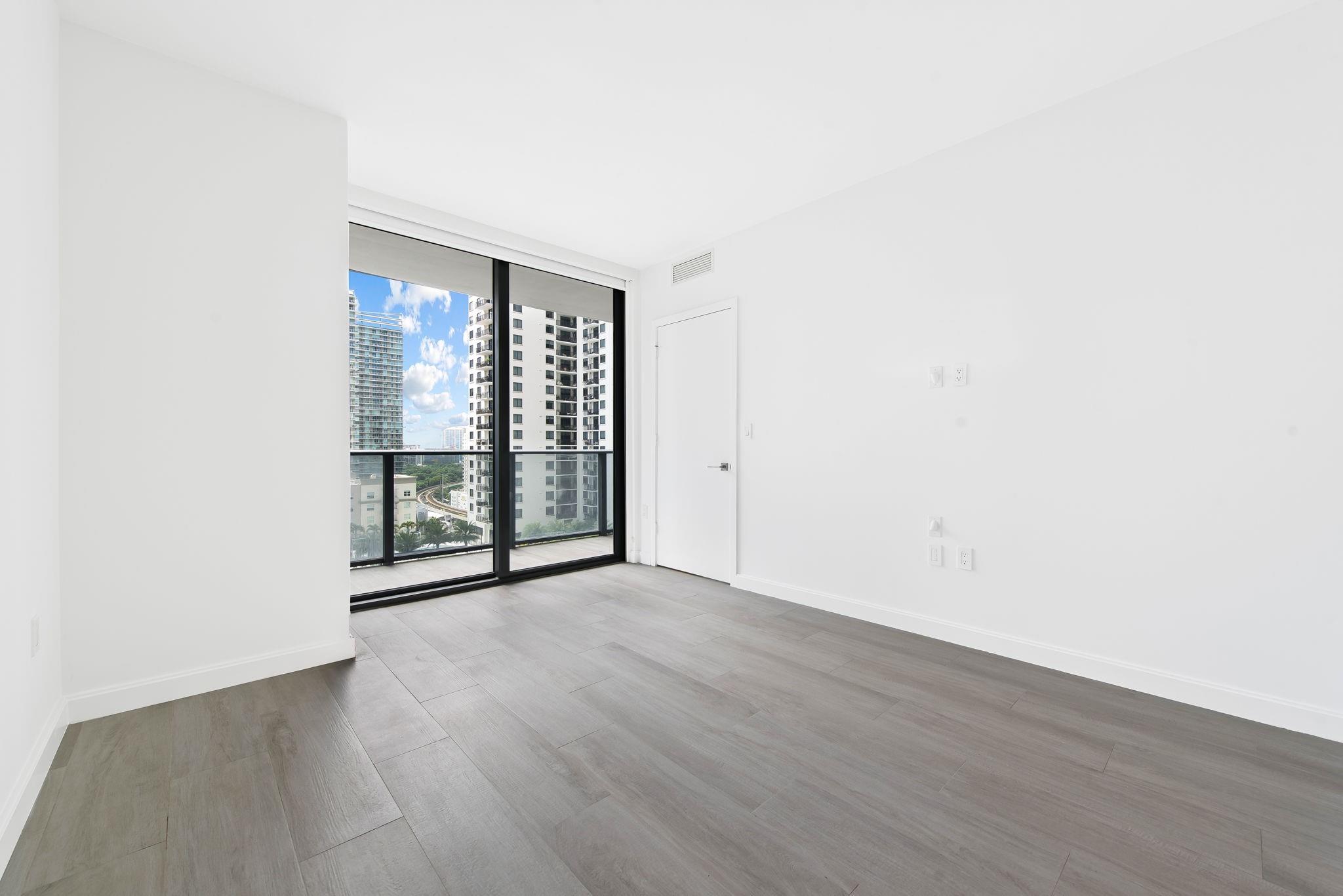 55 SW 9th St #1505, Miami FL 33130