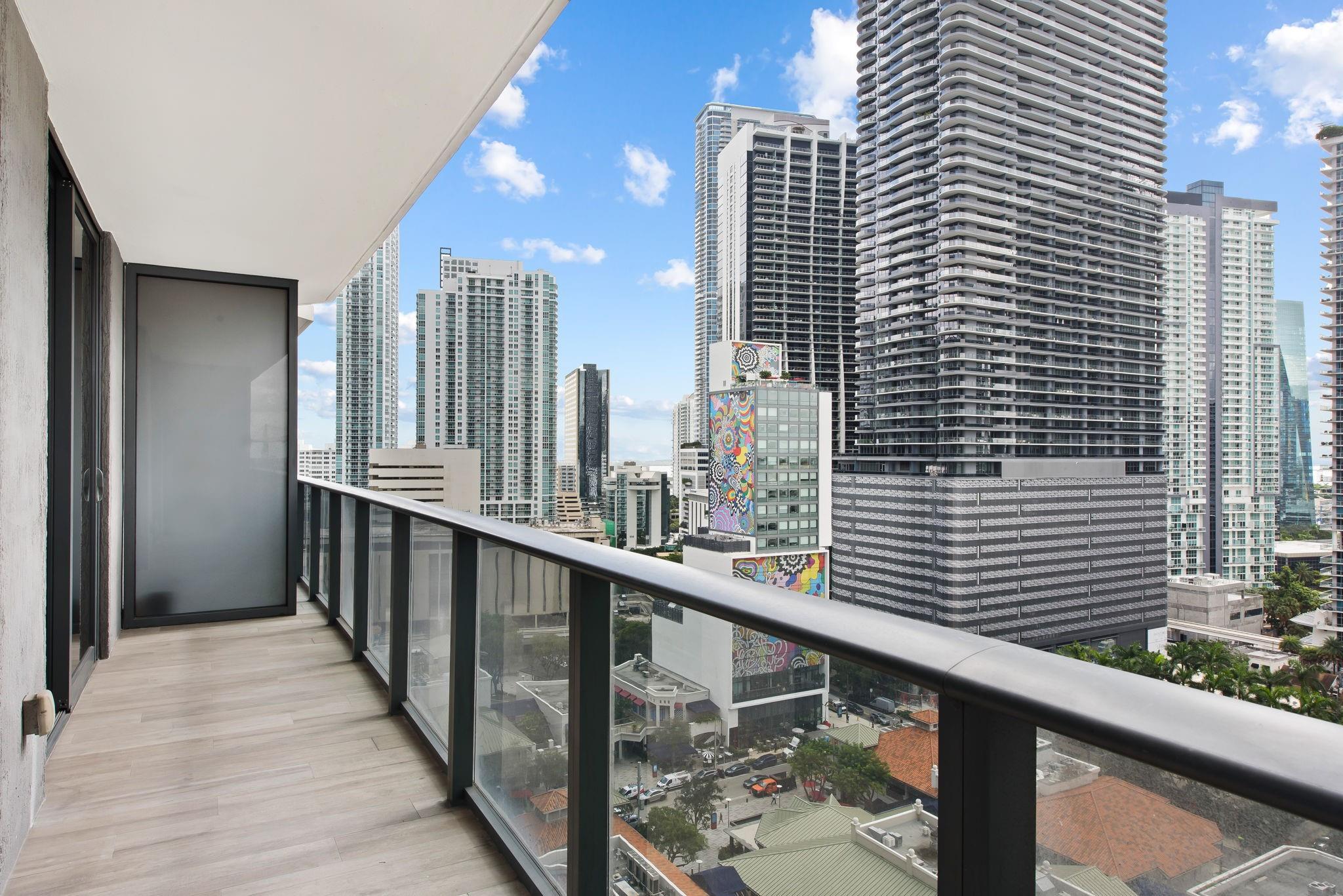 55 SW 9th St #1505, Miami FL 33130