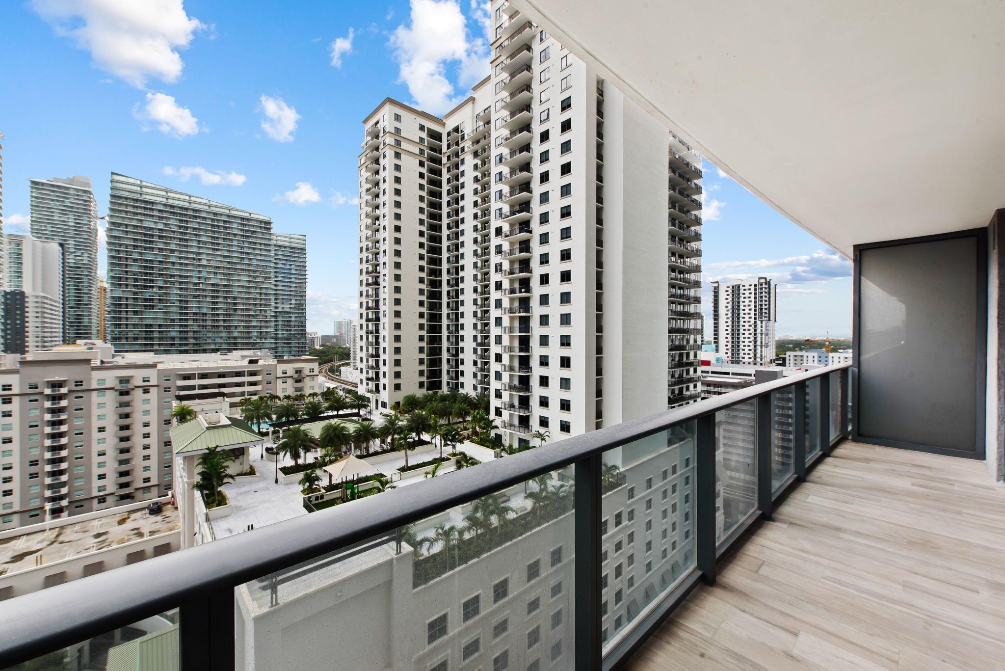 55 SW 9th St #1505, Miami FL 33130