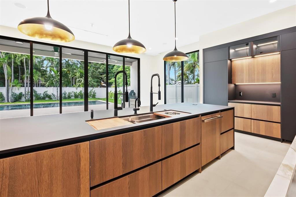 607 NE 17th, Fort Lauderdale FL 33304