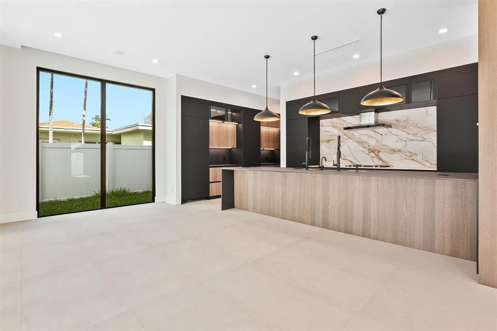 607 NE 17th, Fort Lauderdale FL 33304