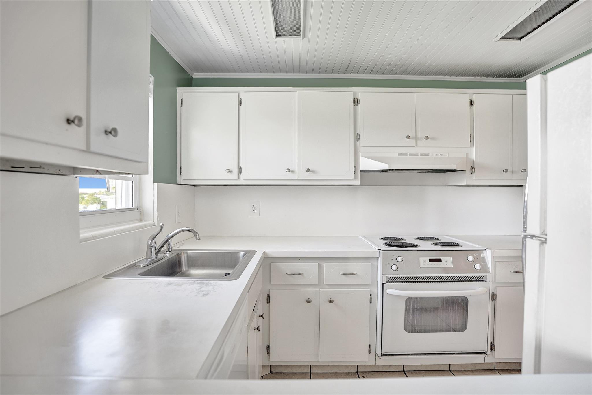 2500 NE 48 #403, Fort Lauderdale FL 33308