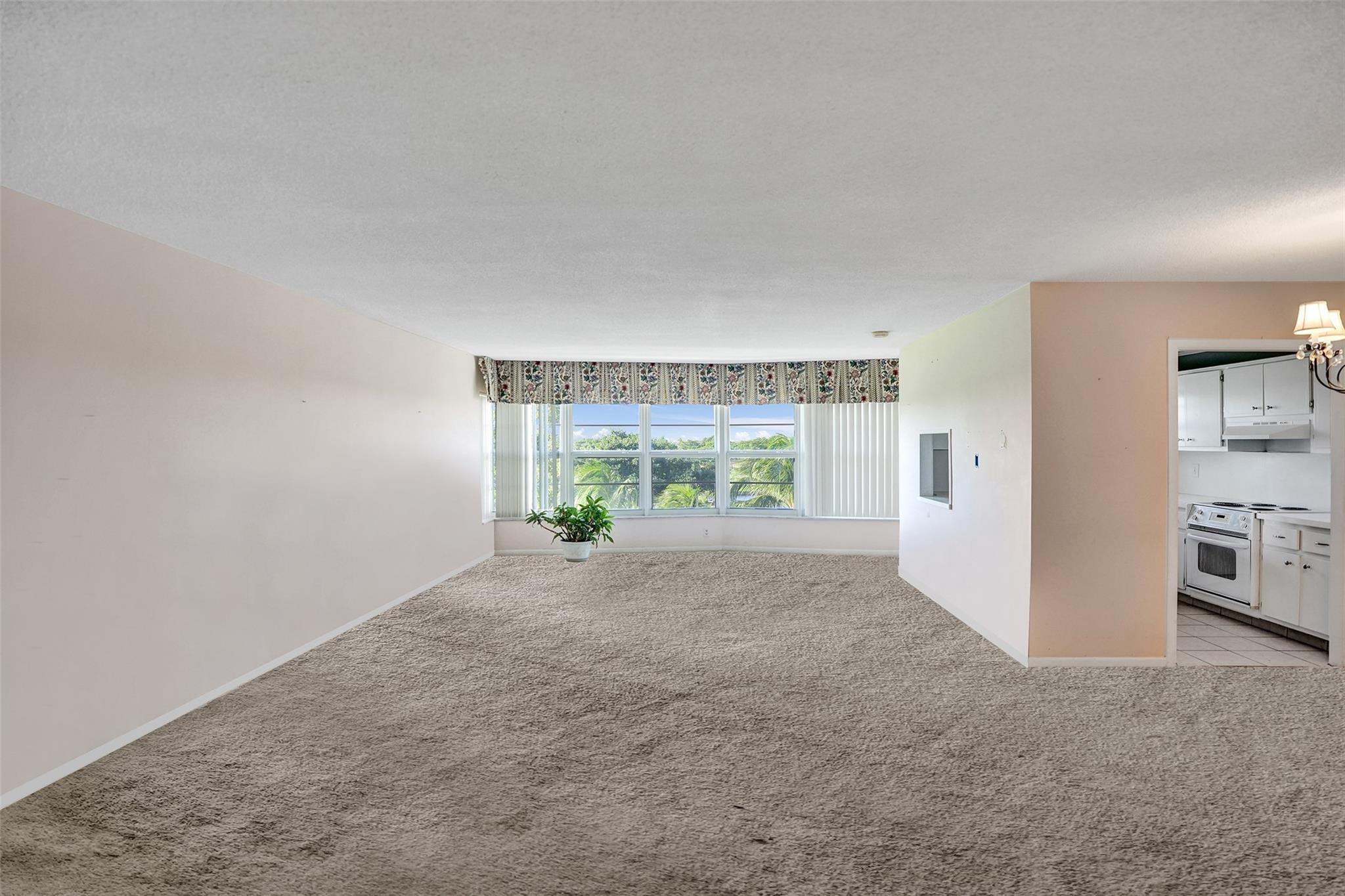 2500 NE 48 #403, Fort Lauderdale FL 33308
