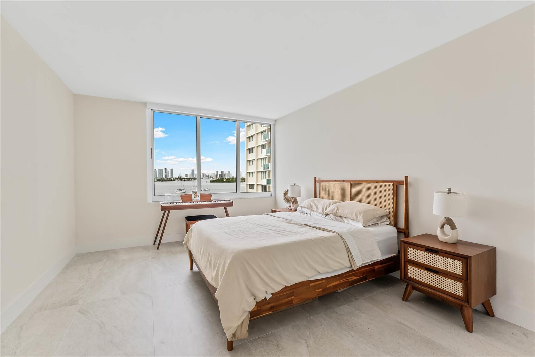 1200 West #604, Miami Beach FL 33139