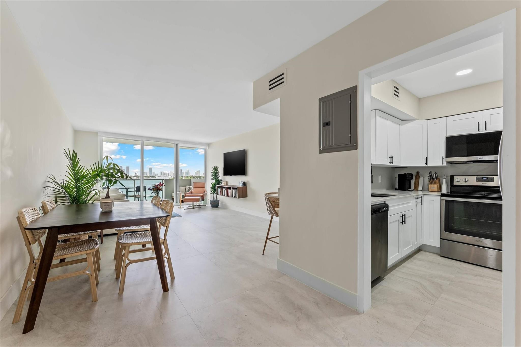 1200 West #604, Miami Beach FL 33139