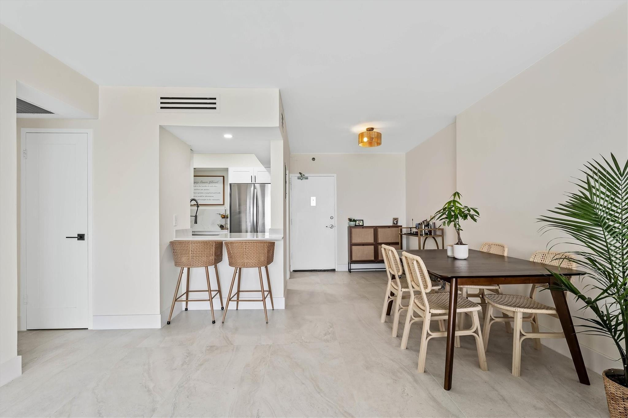 1200 West #604, Miami Beach FL 33139